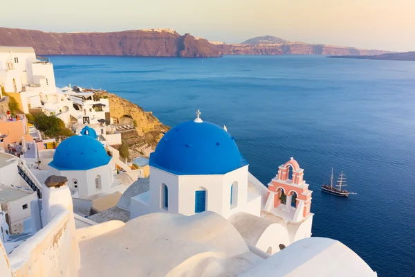 Vesnici Oia na ostrově santorini, Řecko. — Stock fotografie