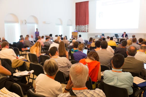 Přednášející na obchodní konferenci a prezentaci. — Stock fotografie