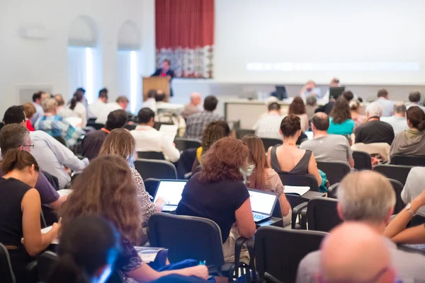 Palestrante na Conferência de Negócios e Apresentação. — Fotografia de Stock