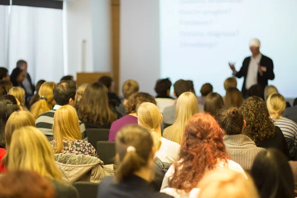 Palestrante na Conferência de Negócios e Apresentação. — Fotografia de Stock