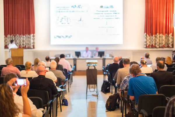 Palestrante na Conferência de Negócios e Apresentação. — Fotografia de Stock