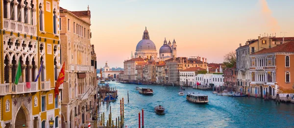 Gran canal en Venecia, Italia. — Foto de Stock