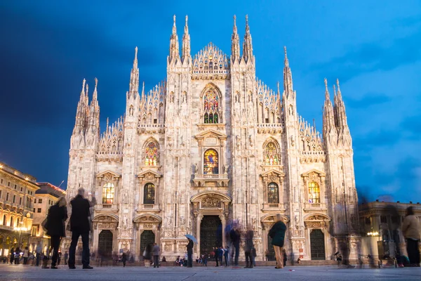 Cathédrale de Milan depuis la place — Photo