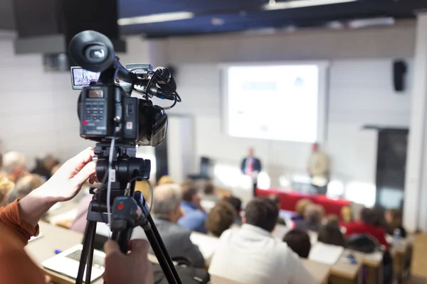 TV-sänd presskonferens. — Stockfoto