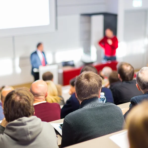 Spreker bij Business Conference en Presentatie. — Stockfoto