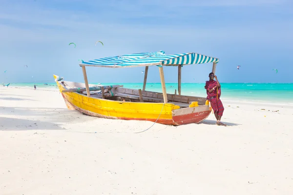 Plage de sable tropical blanc sur Zanzibar . — Photo