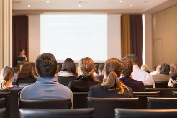 Audiencia en la sala de conferencias. — Foto de Stock