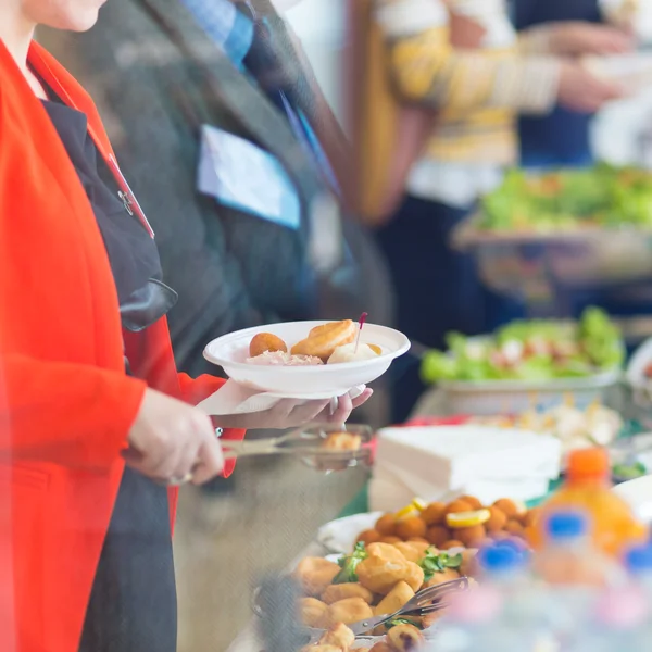 Feestzaal lunchpauze op de vergadering van de conferentie. — Stockfoto