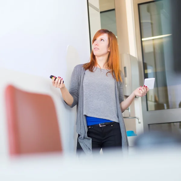 Empresaria dando una charla . — Foto de Stock