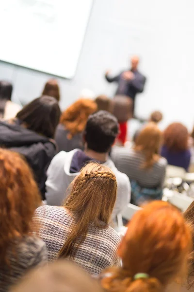 Föreläsning vid universitetet. — Stockfoto