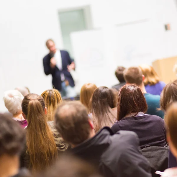 Audiência na sala de aula. — Fotografia de Stock