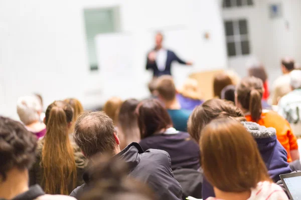 Publiken i föreläsningssalen. — Stockfoto