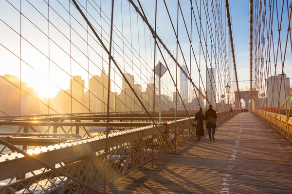 Puente de Brooklyn al atardecer, Nueva York. — Foto de Stock