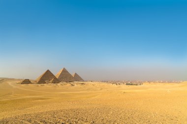 Giza vadisinde büyük piramitler, Kahire, Mısır