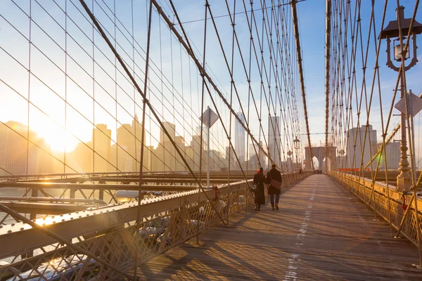 Ponte Brooklyn ao pôr-do-sol, Nova Iorque. — Fotografia de Stock