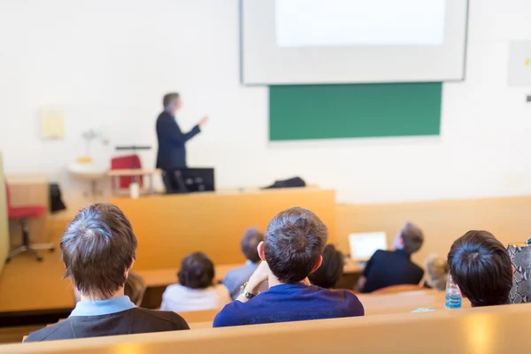 Palestra na universidade. — Fotografia de Stock