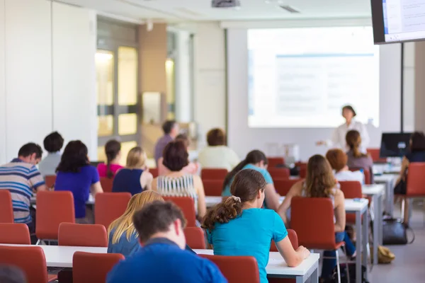 Palestra na universidade. — Fotografia de Stock