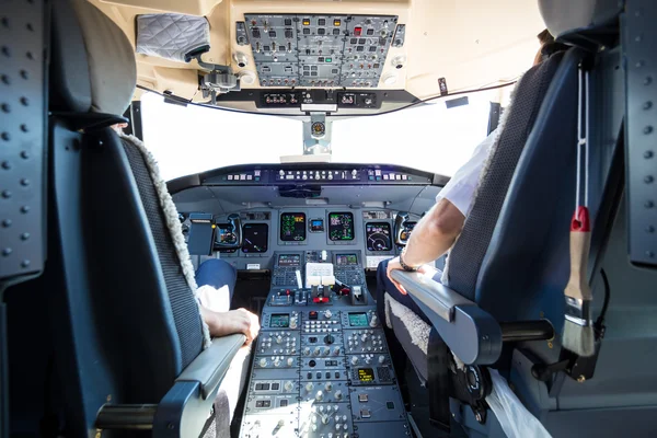 飛行機のコックピットの内部. — ストック写真