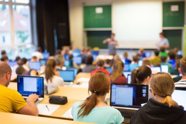 Bilişim atölye Üniversitesi'nde.