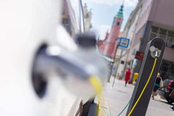 Electric Car in Charging Station. — Stock Photo, Image