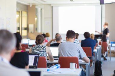 Bilişim atölye Üniversitesi'nde.