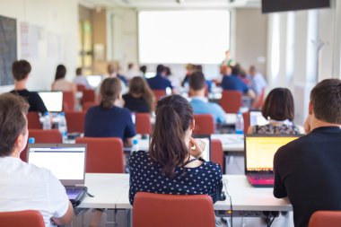 Bilişim atölye Üniversitesi'nde.