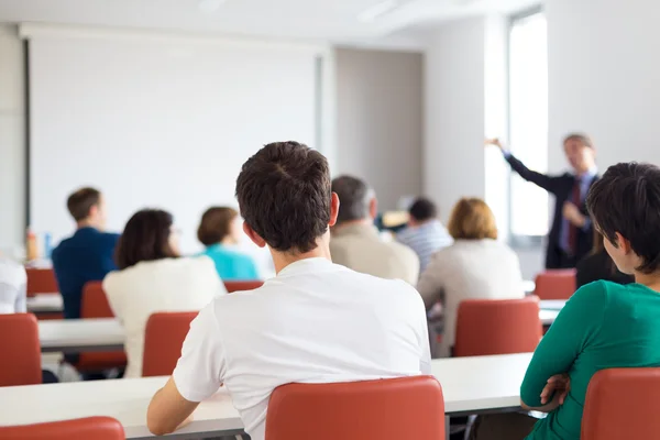 Föreläsning vid universitetet. — Stockfoto