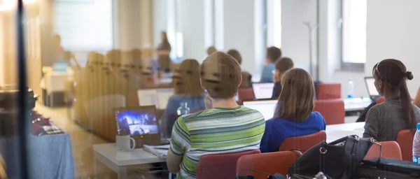 Informatica workshop aan de Universiteit. — Stockfoto