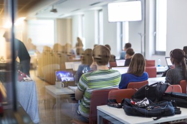 Bilişim atölye Üniversitesi'nde.