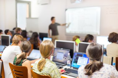 Bilişim atölye Üniversitesi'nde.