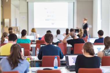 Bu atölye Üniversitesi'nde.