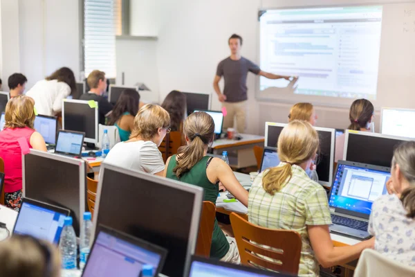 Informatica workshop aan de Universiteit. — Stockfoto