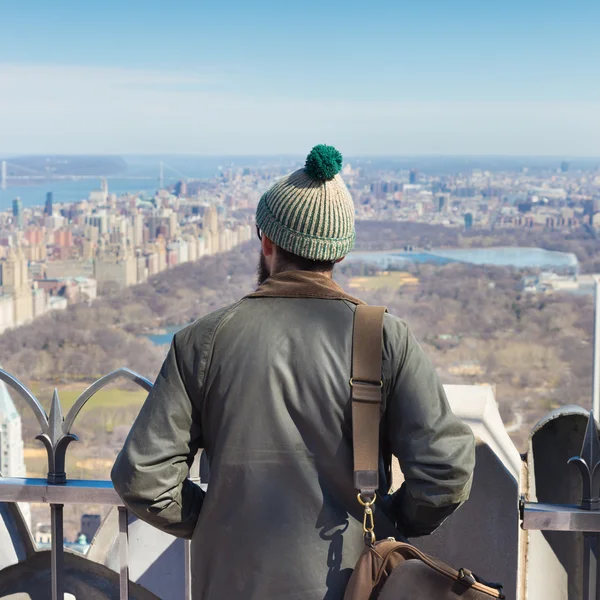 Turistický těší v New Yorku panoramatický výhled. — Stock fotografie