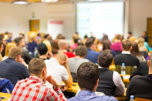 Workshop i universitetets föreläsningssal. — Stockfoto