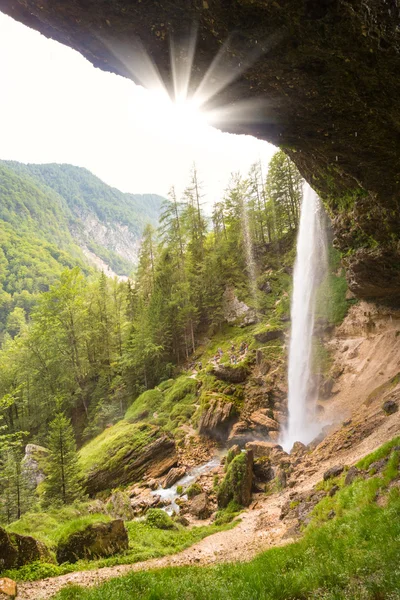 Wodospad Pericnik w Parku Narodowego Triglav, Julian Alps, Słowenia. — Zdjęcie stockowe
