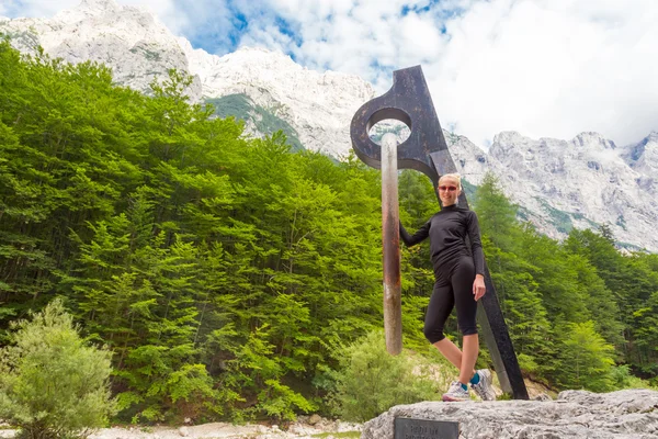 Active sporty woman relaxing in Vrata Valley, Slovenia. — Stock Photo, Image