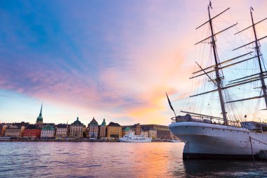Gamla stan, Stockholm, İsveç, Avrupa'nın geleneksel seilboat.