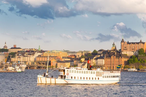 Hagyományos komp Gamla stan, Stockholm, Svédország, Európa. — Stock Fotó