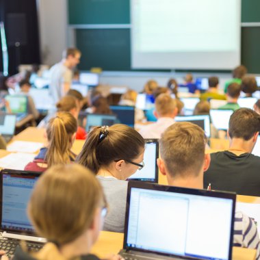 Bilişim atölye Üniversitesi'nde.