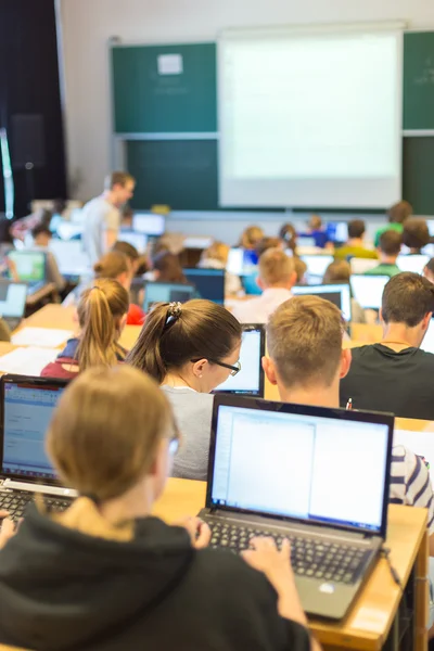 Informatik-Workshop an der Universität. — Stockfoto