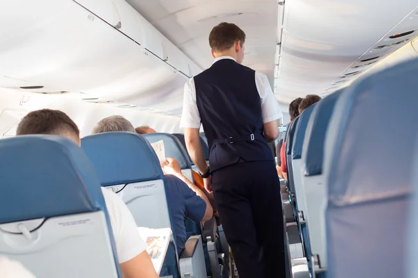 Camareiro no avião . — Fotografia de Stock