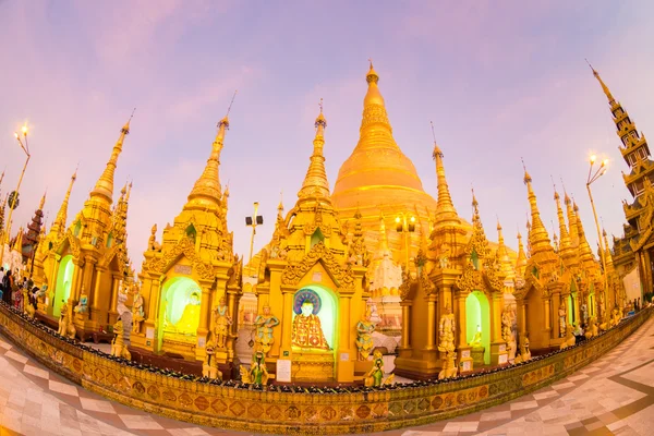 Şafakta Swedagon Selami Yangon, Myanmar. — Stok fotoğraf