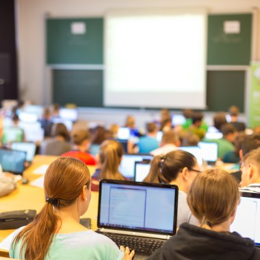 Bilişim atölye Üniversitesi'nde.