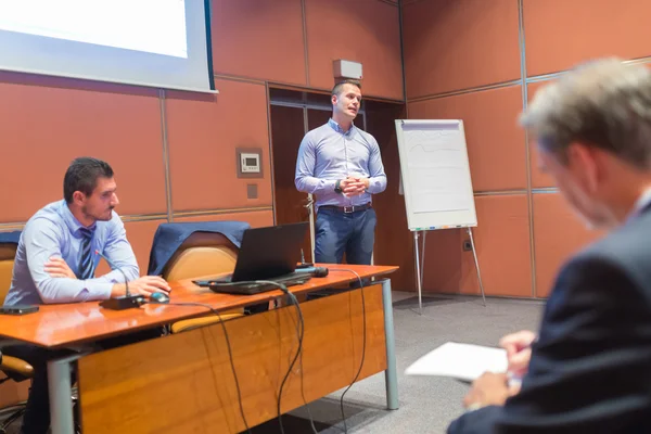 Spreker bij Business Conference en Presentatie. — Stockfoto