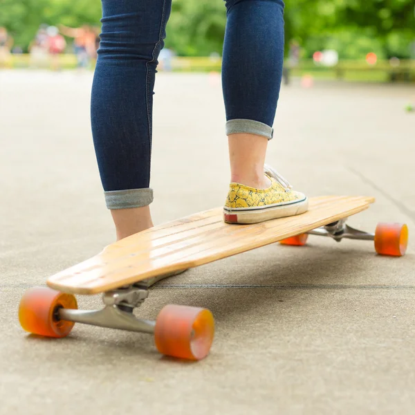 Teenage girl practicing riding long board. — Stock Photo, Image