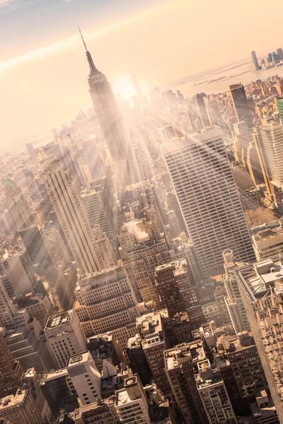 Ciudad de Nueva York Manhattan skyline en la puesta del sol . — Foto de Stock