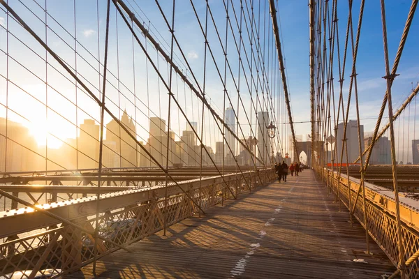 Brooklynský most při západu slunce, New York City. — Stock fotografie