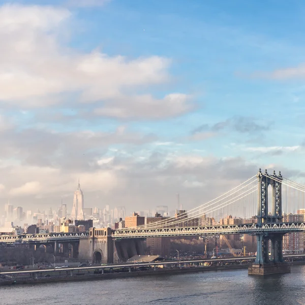 Ponte di Manhattan al tramonto, New York. — Foto Stock