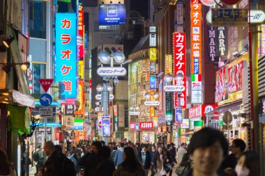 Shibuya, Tokyo, Japonya gece hayatı.