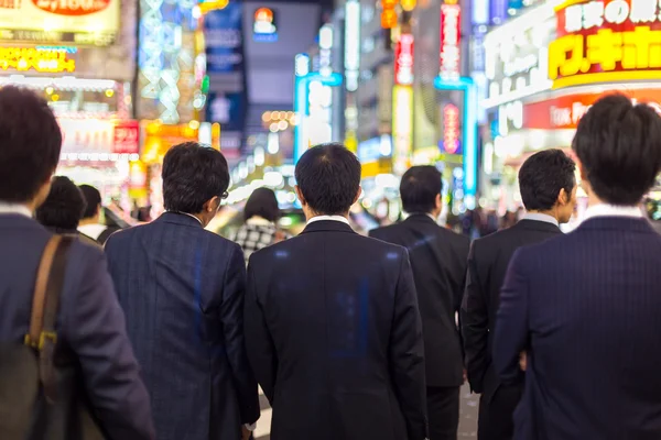 Üzletemberek, Shinjuku, Tokyo, Japán. — Stock Fotó